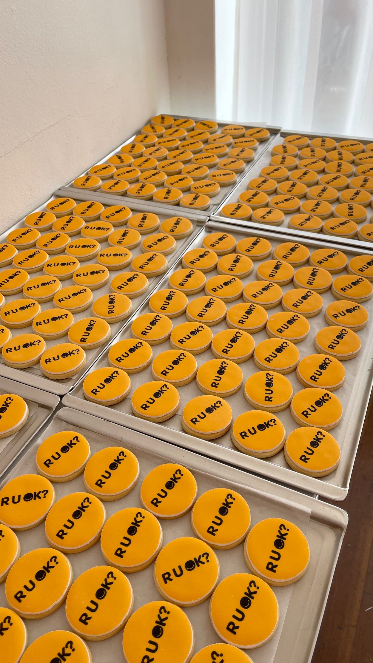 Branded round cookies with company logo, ideal for corporate events